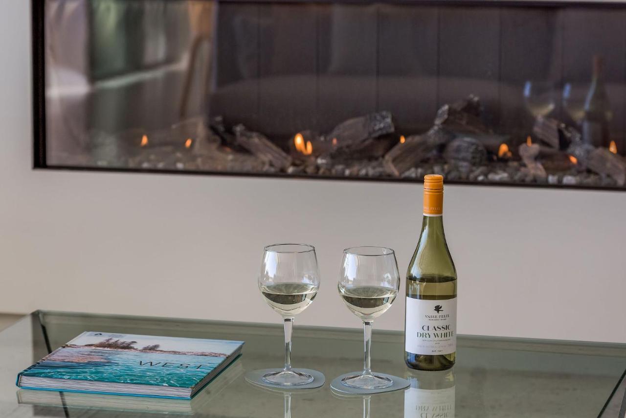 Smiths Beach Resort Яллингап Экстерьер фото A bottle of wine