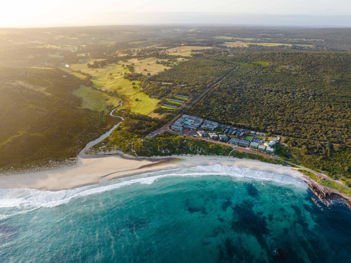 Smiths Beach Resort Яллингап Экстерьер фото Aerial view of the bay