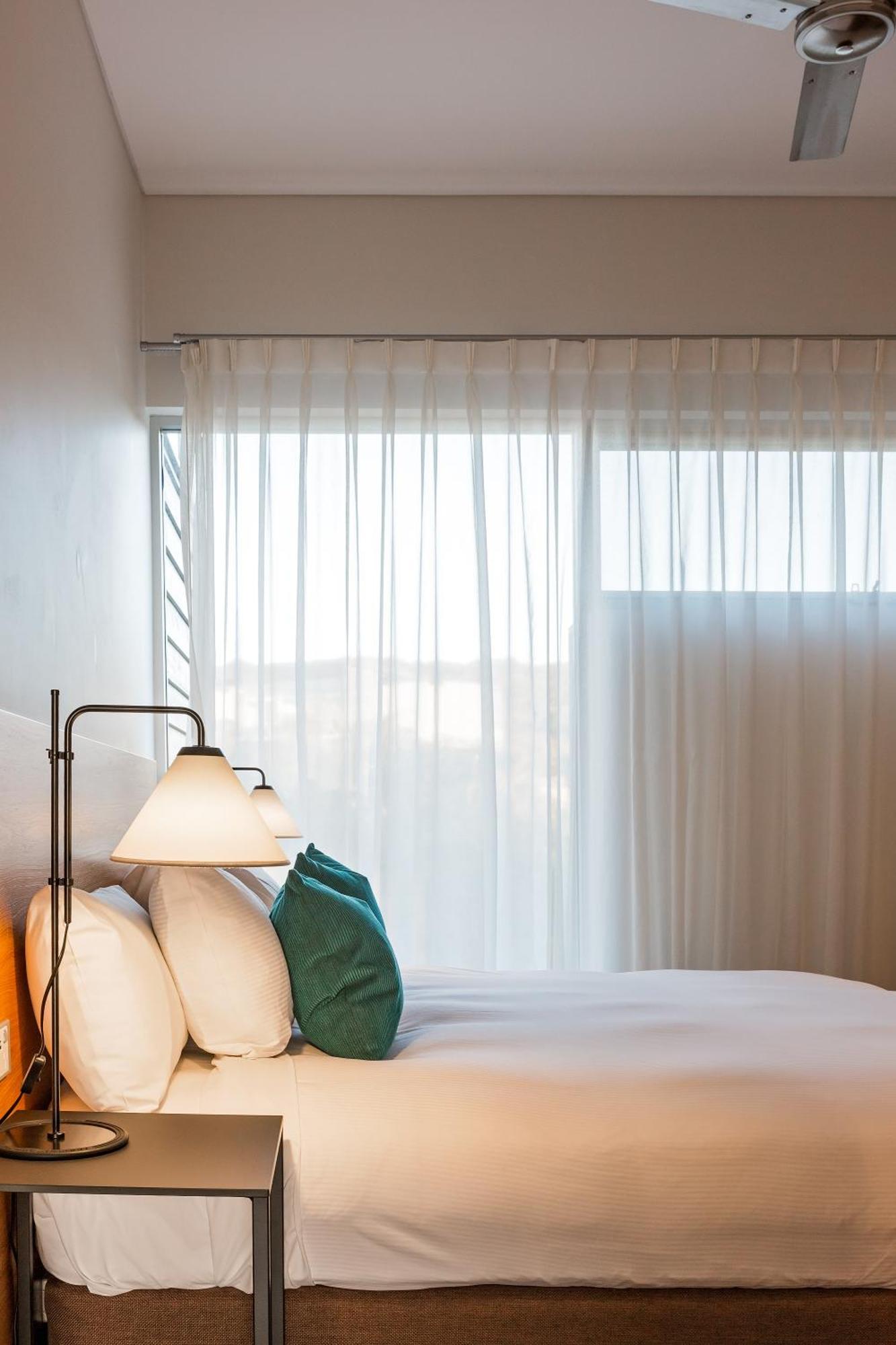 Smiths Beach Resort Яллингап Экстерьер фото A bedroom with a sheer curtain