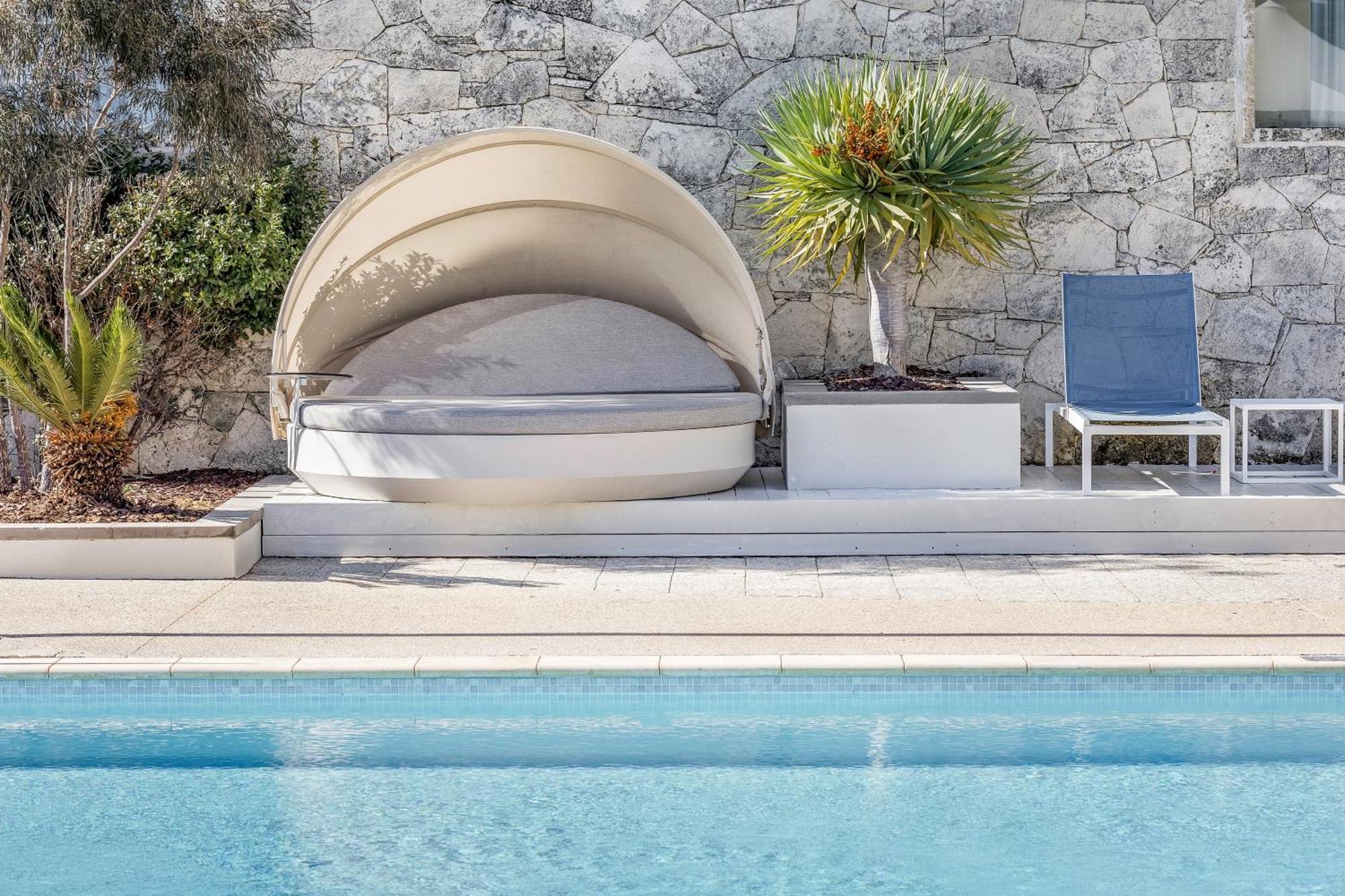 Smiths Beach Resort Яллингап Экстерьер фото A poolside cabana