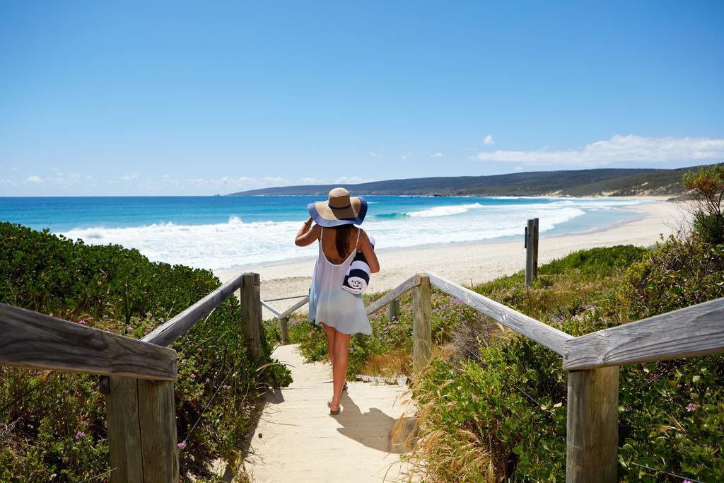 Smiths Beach Resort Яллингап Экстерьер фото A beach in the Bay of Fires