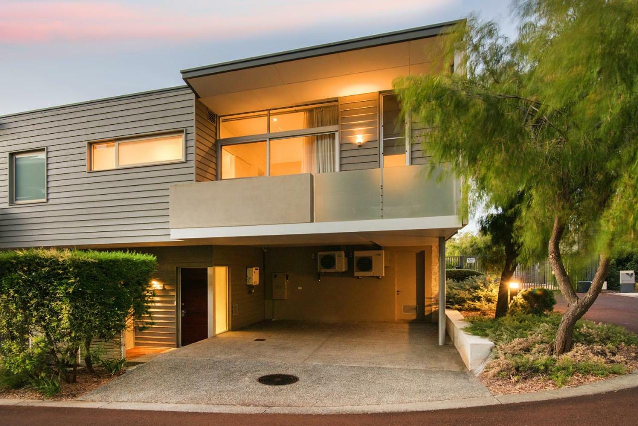 Smiths Beach Resort Яллингап Экстерьер фото A modern house in the suburb of Toorak, Melbourne, Australia