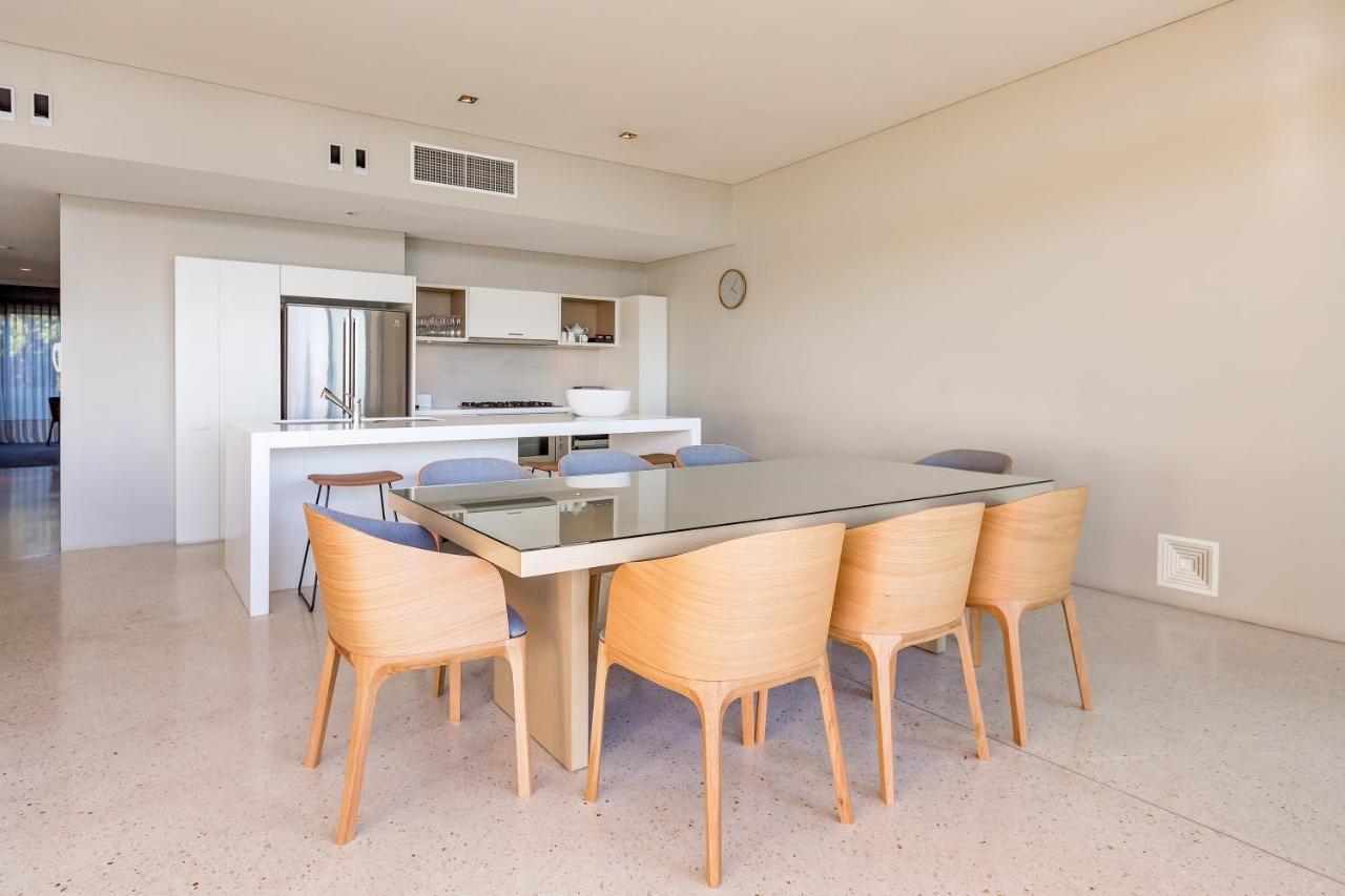 Smiths Beach Resort Яллингап Экстерьер фото A kitchen and dining room in a typical apartment